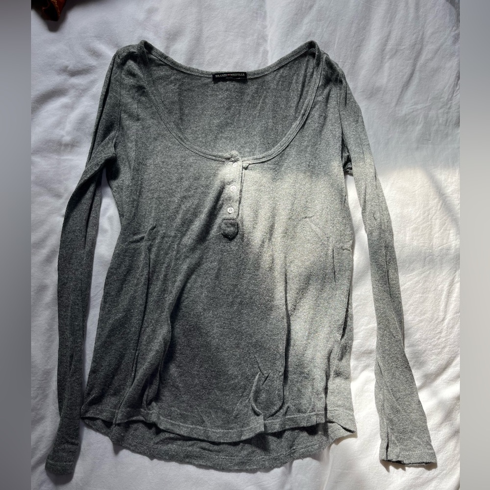 Long sleeve Brandy Melville soft top in grey.